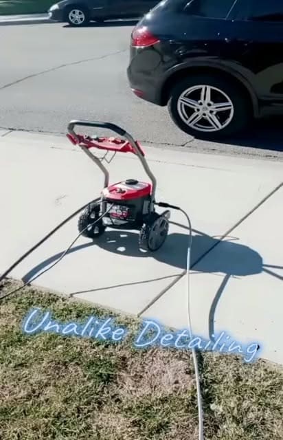 Video by @unalike_detailing on February 05, 2022.